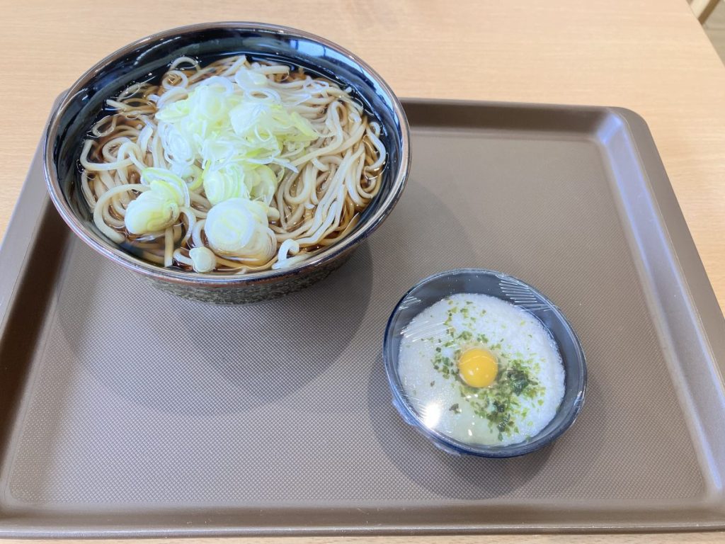 ひやがけそば大盛りと月見とろろ