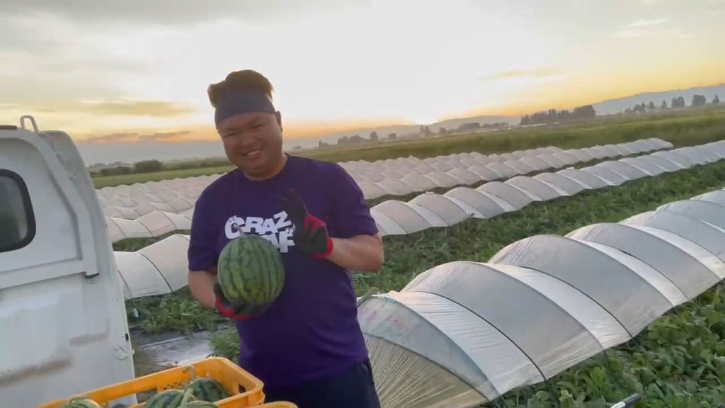 十代目・土谷一平代表と圃場風景