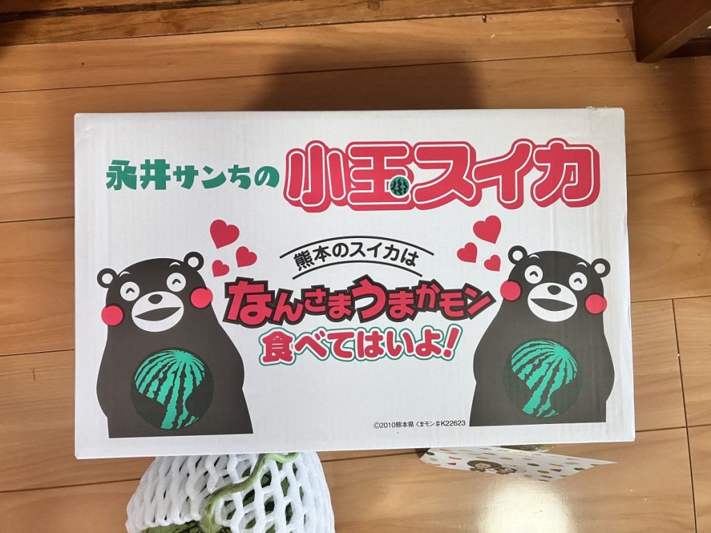 くまモンの段ボール箱